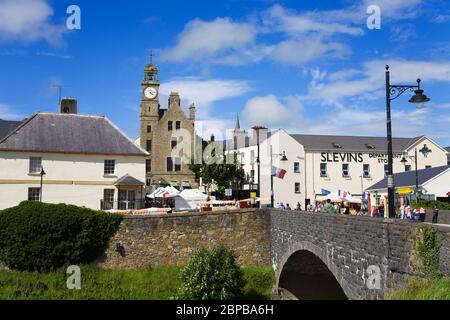 Ponte sul fiume Erne, Ballyshannon Town, County Donegal, Irlanda Foto Stock