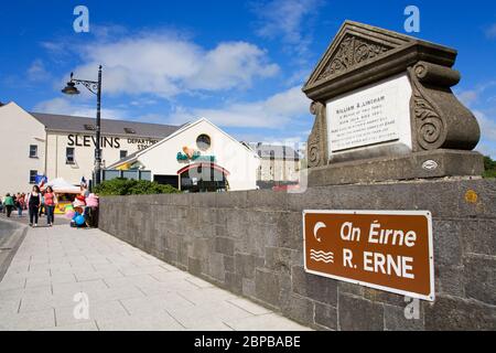 Ponte sul fiume Erne, Ballyshannon Town, County Donegal, Irlanda Foto Stock