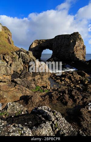 Grande Pollet Arch, Portsalon, Fanad Head, County Donegal, Irlanda, Europa Foto Stock
