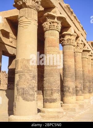 Colonnato orientale del piazzale, il Tempio di Iside, Agikia Island, Lago Nasser, Assuan, Governatorato Assuan, Repubblica d'Egitto Foto Stock