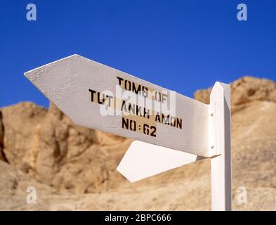 Segno alla tomba di Tutankhamon (Tut Ankh Amon), Valle dei Re, Luxor Governatorato, Repubblica d'Egitto Foto Stock