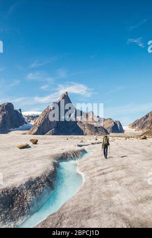 Akshayak Pass - © Christopher Kimmel 2019. Per l'uso da parte di Mammut Nord America solo con il credito: 'Christopher Kimmel / Alpine Edge Photography' Instagra Foto Stock