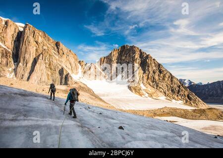 Akshayak Pass - © Christopher Kimmel 2019. Per l'uso da parte di Mammut Nord America solo con il credito: 'Christopher Kimmel / Alpine Edge Photography' Instagra Foto Stock