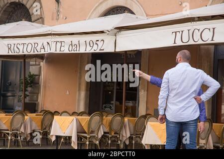 Roma, Italia. 18 maggio 2020. Ristorante in Piazza Navona a Roma (Foto di Alessandro Barone/Pacific Press) Credit: Pacific Press Agency/Alamy Live News Foto Stock