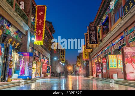 TIANJIN, CINA - NOVEMBRE 19: Questa e' l'Antica Via della Cultura, una strada conosciuta per i suoi negozi, l'architettura tradizionale e i negozi il 1 Novembre Foto Stock