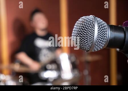 Microfono utilizzato dalla rock band Foto Stock