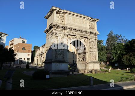 Benevento - Arco di Traiano di mattina presto Foto Stock