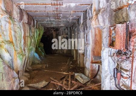 Passaggio in una vecchia fortezza Foto Stock