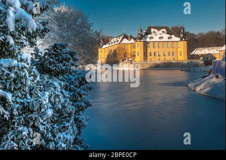 Eisige Weinachten auf Schloss Dyck bei Aldenhoven in Rhein-Kreis-Neuss Foto Stock