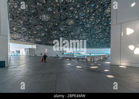 Vista interna del Louvre ad Abu Dhabi negli Emirati Arabi Uniti Foto Stock