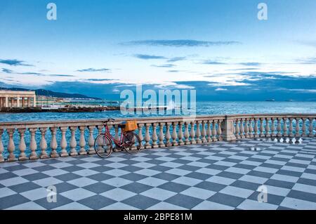 Terrazza Mascagni e mare Mediterraneo a Livorno. Toscana - Italia. Foto Stock