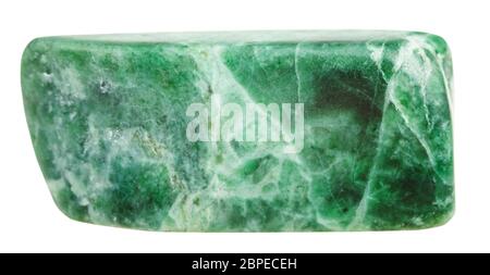 Le riprese in modalità macro della pietra naturale - burattati verde minerale jadeite pietra preziosa isolati su sfondo bianco Foto Stock