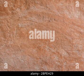 Rosso parete naturale texture di cob casa per lo sfondo. Si tratta di un materiale edile naturale realizzato dal sottosuolo, acqua e paglia fibroso materiale organico. Foto Stock