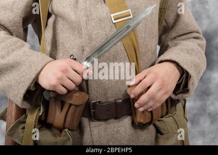 Close-up di baionetta di un soldato sovietico, durante la seconda guerra mondiale Foto Stock