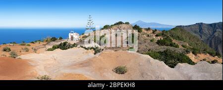 Panorama di la Gomera - Chiesa Ermita de Coromoto in paesaggio panoramico Foto Stock