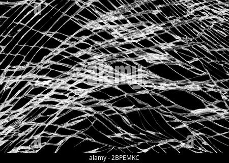 Primo piano: Rughe e crepe dello schermo dello smartphone causate da urti e cadute Foto Stock