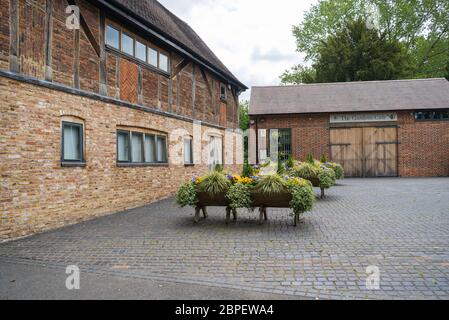 L'edificio restaurato e il giardino cafe' all'Eastcote House Gardens, Eastcote, Middlesex, Inghilterra, UK Foto Stock