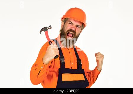 Lavoro tecnico. Impulso per i cambiamenti. Uomo maturo in uniforme. Ragazzo con martello. Buon martello. Suggerimenti essenziali per un corretto utilizzo del martello. Requisiti per i progetti. Tetto professionale master. Foto Stock