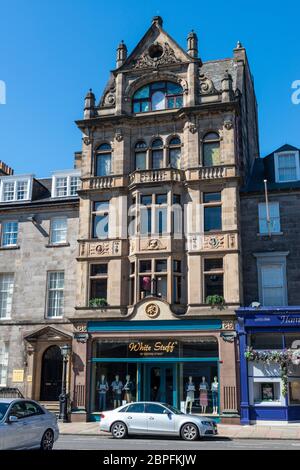 Ex Grays of Edinburgh hardware Store, ora The White Stuff, su George Street a Edinburgh New Town, Scozia, Regno Unito Foto Stock