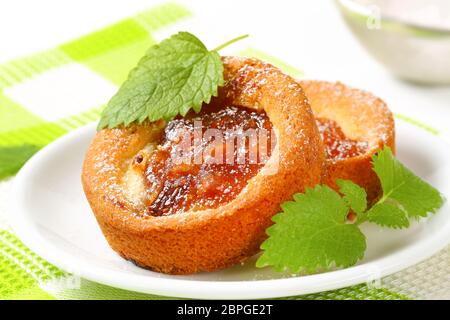 Piccolo giro torte ripiene con purea di mela Foto Stock