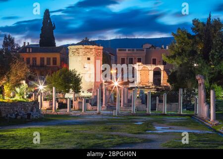 La Torre dei Venti, la prima stazione meteorologica del mondo, una torre ottagonale in marmo nell'Agora romana, Atene, Grecia Foto Stock