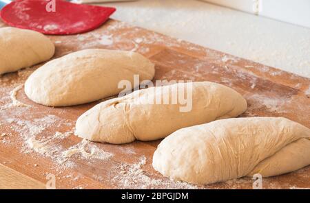 pane fatto in casa preparato per la cottura Foto Stock