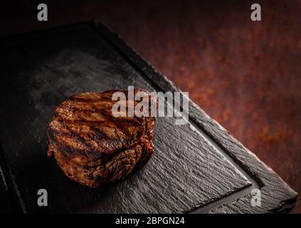 Maturato argentino ribeye sul nero ardesia board Foto Stock