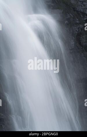 Dettagli della cascata invernale, Pistyll Rhaeadr, Powys, Galles. Foto Stock