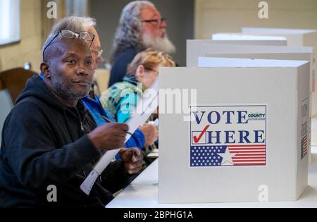 Seggio durante le elezioni di medio termine del 2018 a Ferguson Missouri USA Foto Stock