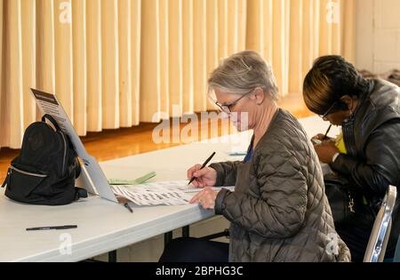 Seggio durante le elezioni di medio termine del 2018 a Ferguson Missouri USA Foto Stock