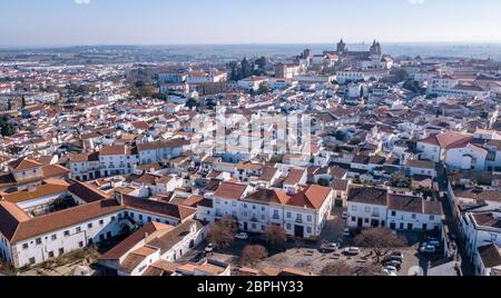 Drone vista aerea del paesaggio urbano Evora Alentejo Portogallo Foto Stock