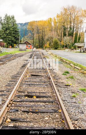 vecchia ferrovia in autunno stagione.. Foto Stock