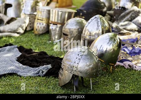 Dettaglio di antico borgo medioevale armor, riproduzione di abbigliamento protettivo per combattere, crociate, guerra Foto Stock