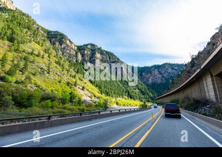 Splendida vista panoramica sui parchi nazionali delle montagne del Colorado in estate Foto Stock