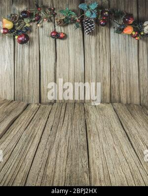 Tavolo vuoto decorato con Natale in legno Pronto per montaggio display prodotto.. Foto Stock