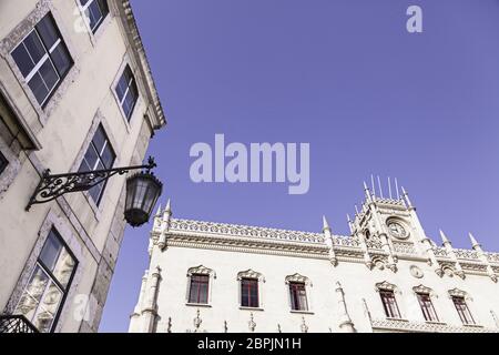 Vista della stazione Rossio a Lisbona, in particolare di un vecchio edificio in stile classico nel Portogallo, monumento Foto Stock