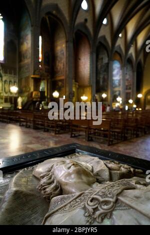 La tomba del vescovo Louis Habert de Montmort all'interno della Cattedrale di Perpignan.Perpignan.Pyrenees-Orientales.Occitanie.France Foto Stock