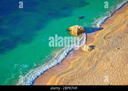 Idilliaco Cote d Azur sabbia spiaggia vista aerea, Villefranche sur Mer, Francia Foto Stock