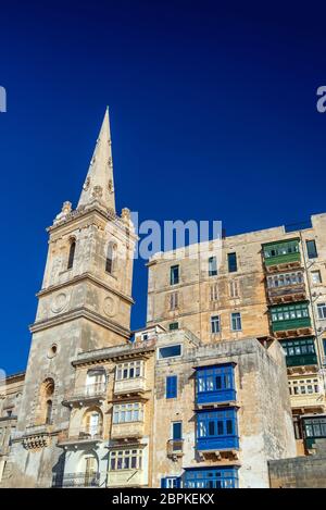 Vista verticale di San Paolo Pro-Cathedral anglicano a La Valletta, Malta Foto Stock