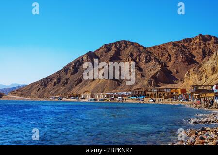 Vista del terreno in prossimità del foro di blu Foto Stock