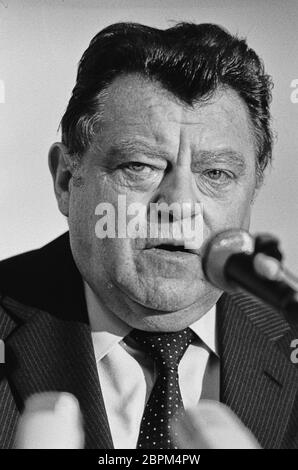 3. Kongress der EVP - 80er Jahre - Auf dem Bild ist der Politiker Franz-Josef Strauß auf 3. Kongress der EVP in den 80ern zu sehen. Foto Stock