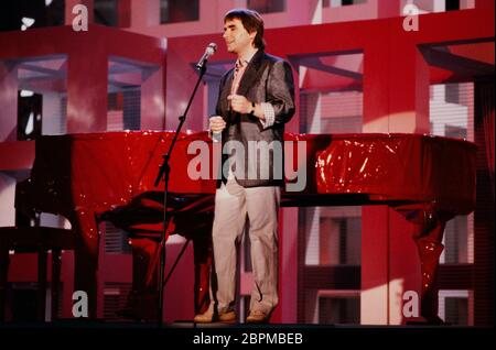 Chris de Burgh singt - 80er Jahre - Chris de Burgh cantare in Einer Late-Night-Show in den 80er Jahren. Foto Stock