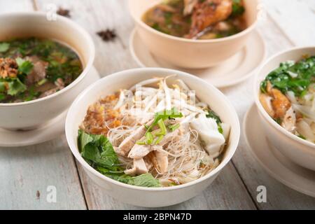 Sud-est vari piatti asiatici, tagliatelle e zuppa. Foto Stock