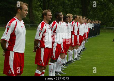 1. FC Köln - Präsentation des Kaders für die Saison 2003/2004 Geißbockheim. Foto Stock