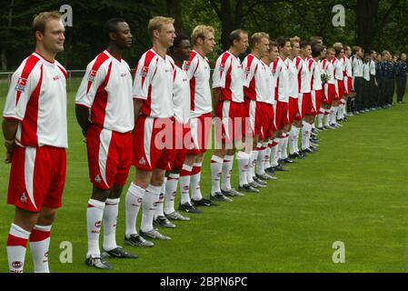 1. FC Köln - Präsentation des Kaders für die Saison 2003/2004 Geißbockheim. Foto Stock