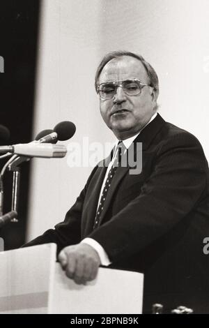 Bundeskanzler Helmut Kohl bei einer Rede Foto Stock