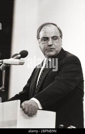 Bundeskanzler Helmut Kohl bei einer Rede Foto Stock