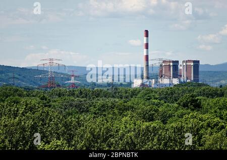 Foreste ripariane e mai messa in funzione centrale nucleare di Zwentendorf, Austria Foto Stock