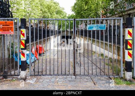 Entrata alla Kingsway Tramway Subway, a lungo disusata, un tunnel classificato di grado II nel centro di Londra, costruito dal London County Council, l'unico di Foto Stock