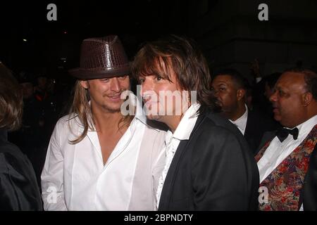 Kid Rock e Richie Sambora al Clive Davis Pre-Grammy Party al Regent Wall Street a New York City 02/22/2003 Credit: John Barrett/PhotoLink/MediaPunch Foto Stock